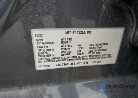 2022 Tesla Model Y z USA, uszkodzony, nr VIN 7SAYGAEE1NF516596